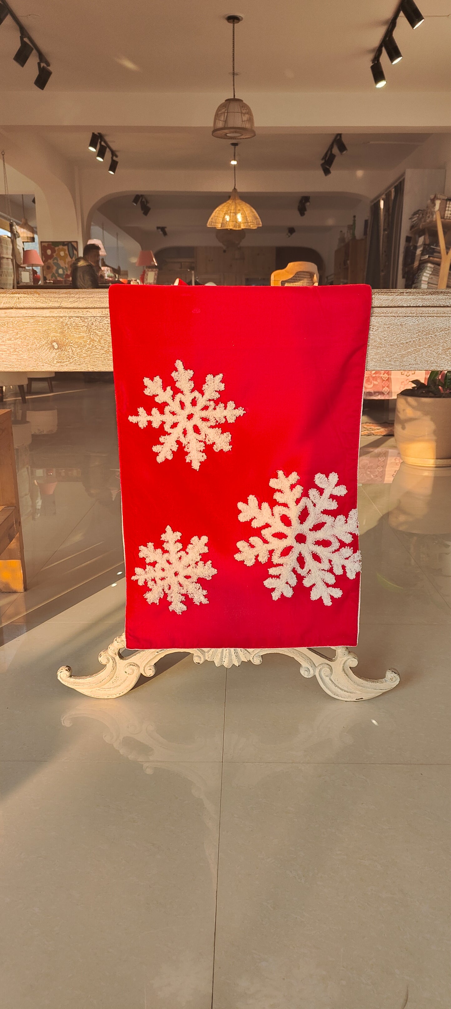 TABLE RUNNER SNOWFLAKES
