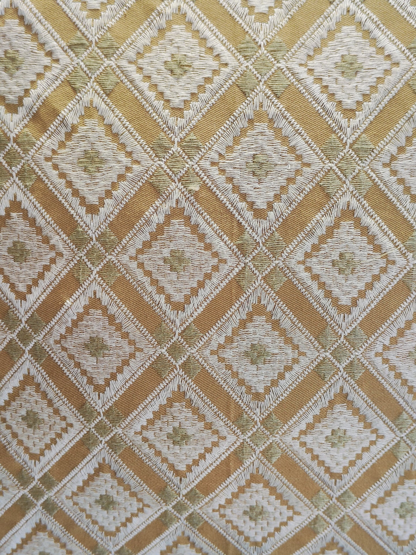 Diamond-patterned Cushion Cover