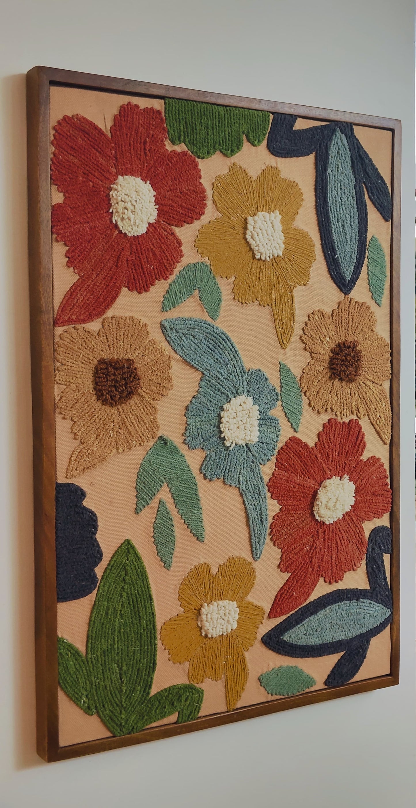 Handwoven Floral Wall Frame – Bloom Burst