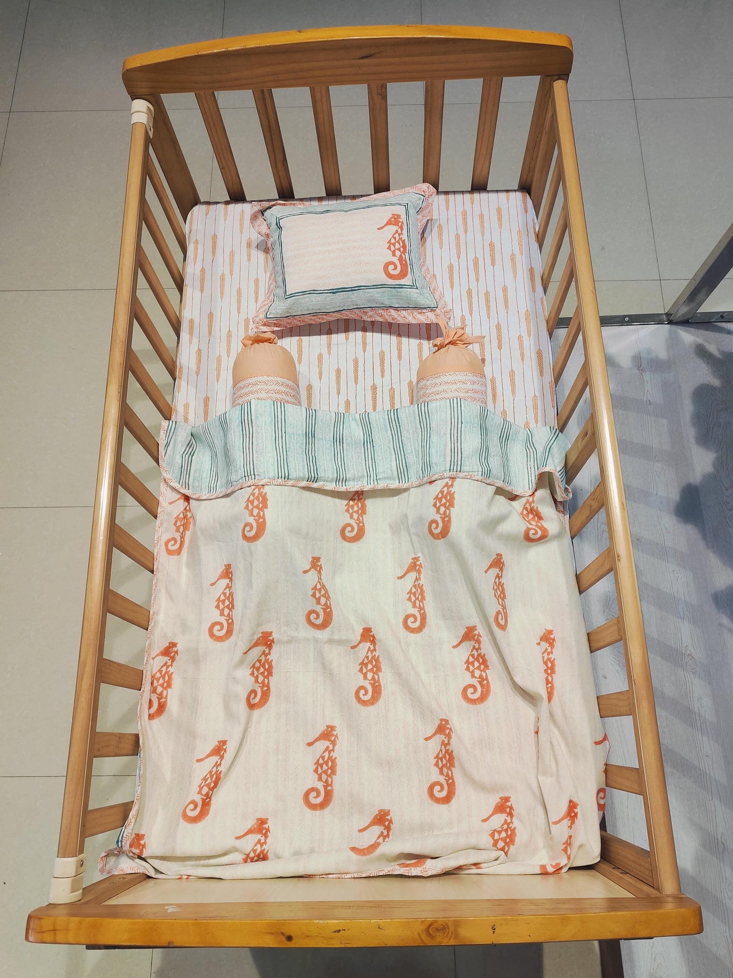 Seahorse Dreams Baby Bedding Set – 5 Pieces