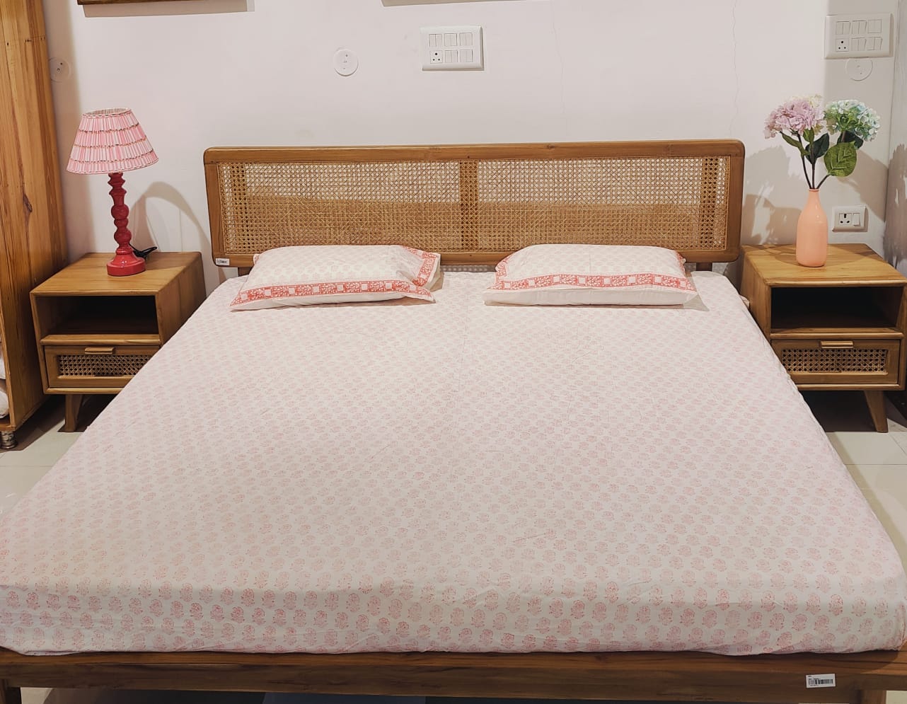 🌸 Blush Bloom Fitted Bedsheet Set