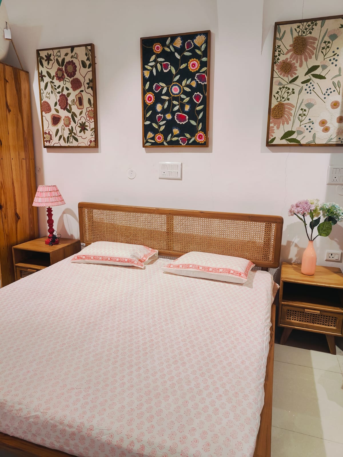🌸 Blush Bloom Fitted Bedsheet Set