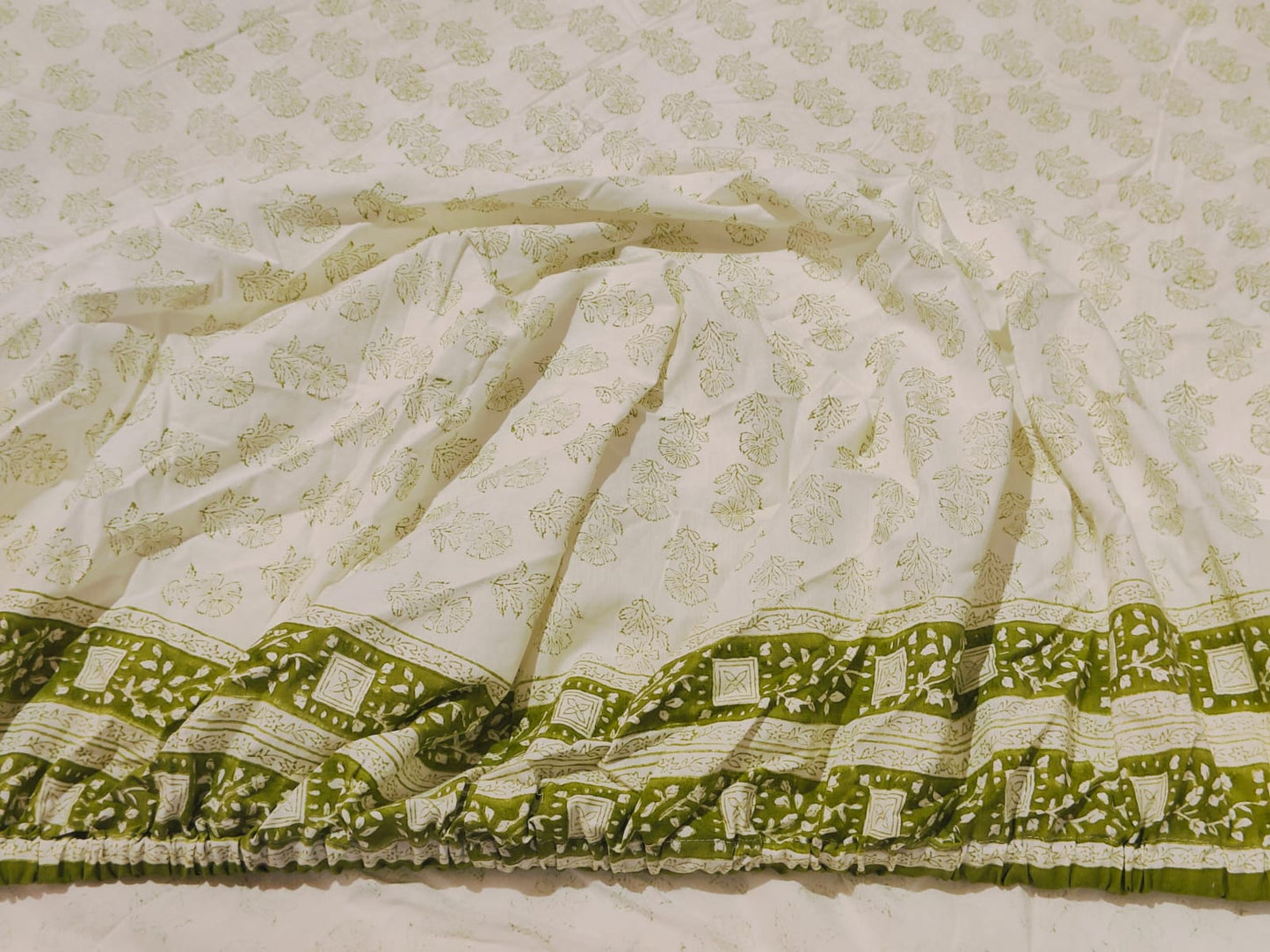 🌿 Meadow Mist Fitted Bedsheet Set