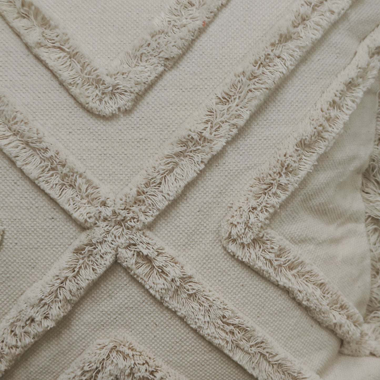 IVORY WHITE TUFTED CUSHION COVER