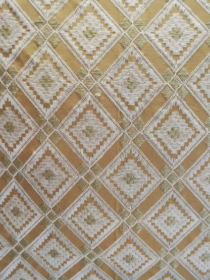 Diamond-patterned Cushion Cover